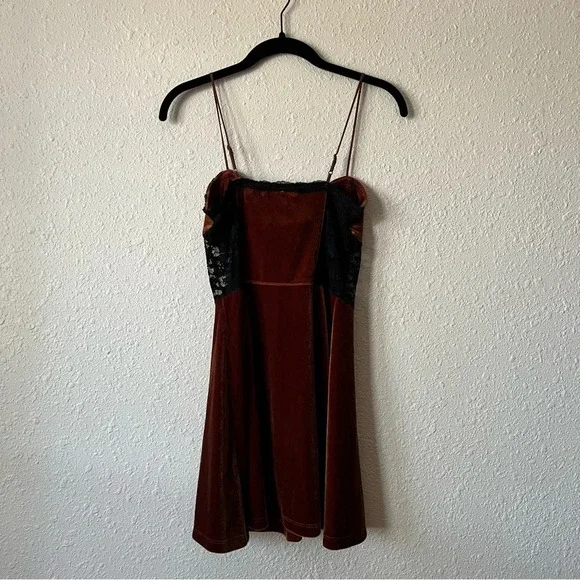 Urban Outfitters Faith Velvet Slip Dress Brown with Black Lace Size Small - Picture 4 of 7